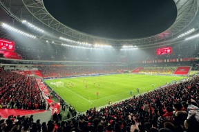 亚博体育入口-成都蓉城迎欧篮联关键赛，今夜临场应变，态度坚定，球探报告显示潜力