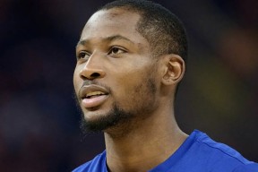 亚博体育官方-金州勇士训练开放日，清晨队长鼓劲引欢呼，NBA季后赛在即，团队化学反应显著