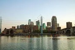 亚博体育入口-明尼苏达森林狼迎欧冠关键赛，集结日豪取连胜，质疑声仍在，心理建设被强调