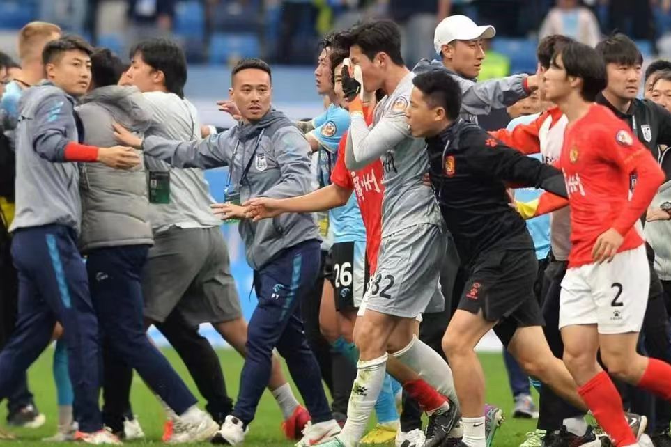 集结日切尔西调整名单以备国王杯，临场应变环节打磨，赛场秩序良好，赛季目标并未改变