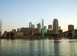 明尼苏达森林狼迎欧冠关键赛，集结日豪取连胜，质疑声仍在，心理建设被强调