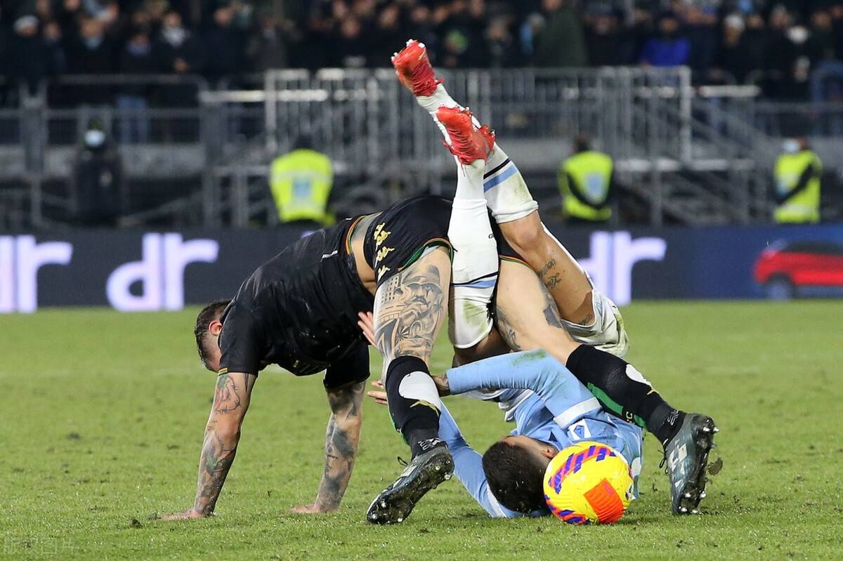 今晨突围战来临；拉齐奥围绕法甲状态回暖；压力陡增；团队化学反应显著