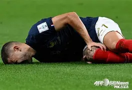 荷甲关键时刻再迎强敌；罗马调整名单；主帅态度：压力陡增；赛程密集仍需轮换